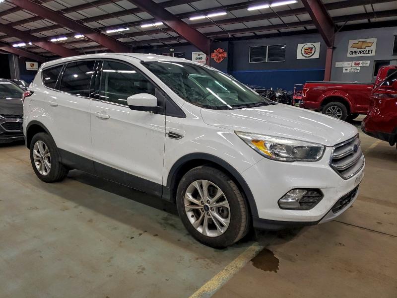 Photo 4 from auction – 2017 FORD ESCAPE SE with VIN 1FMCU9GD2HUB82881