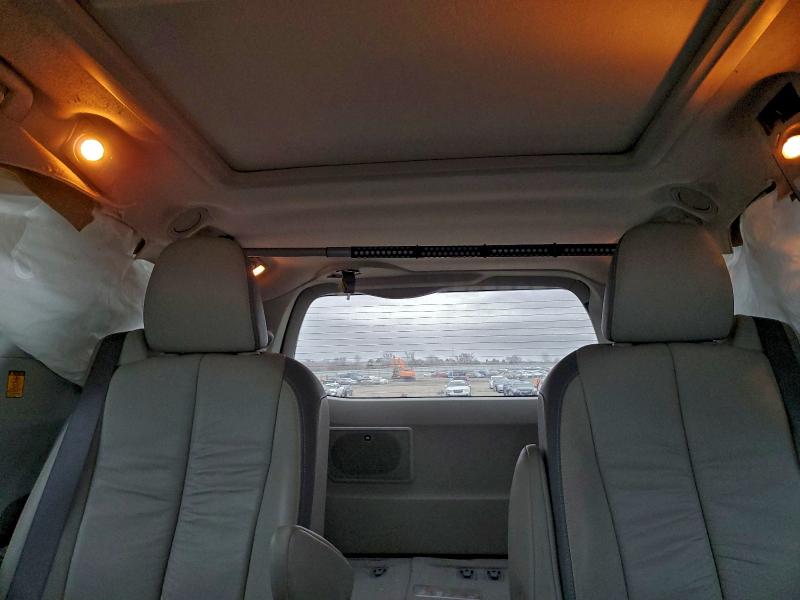 Photo 10 from auction – 2011 TOYOTA SIENNA XLE with VIN 5TDYK3DC7BS153168