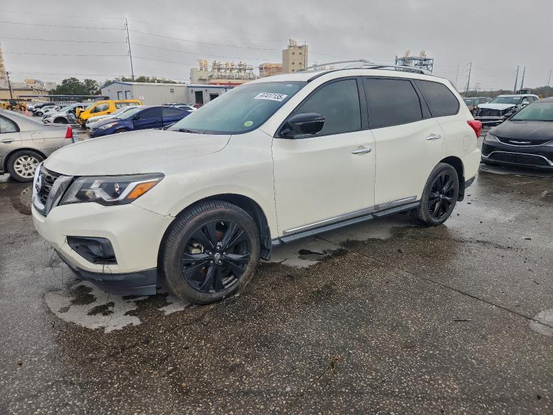 NISSAN PATHFINDER 2017 مع رقم تعريف المركبة 5N1DR2MN8HC695388 - صورة من المزاد