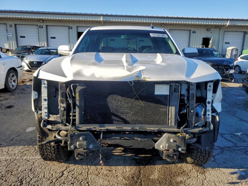 Photo 5 from auction – 2018 CHEVROLET SILVERADO with VIN 3GCUKREC2JG643725
