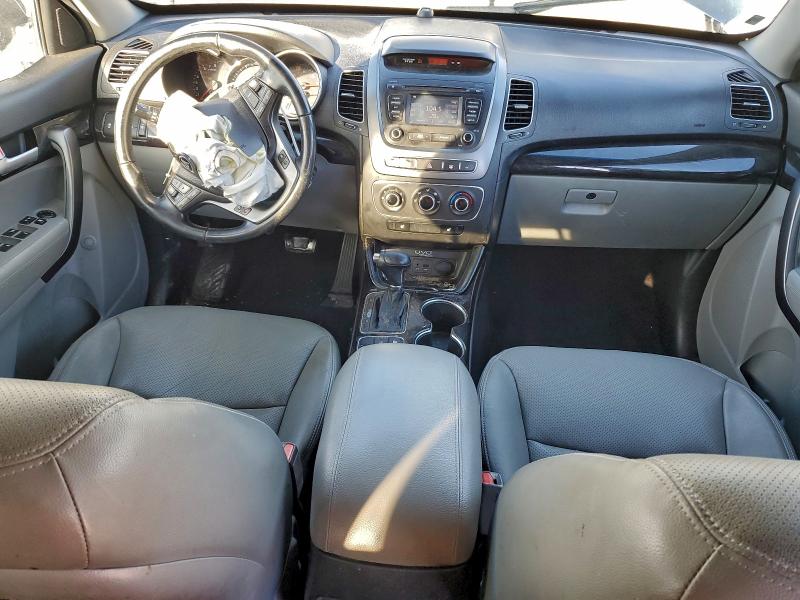 Photo 8 from auction – 2015 KIA SORENTO LX with VIN 5XYKT3A64FG596141