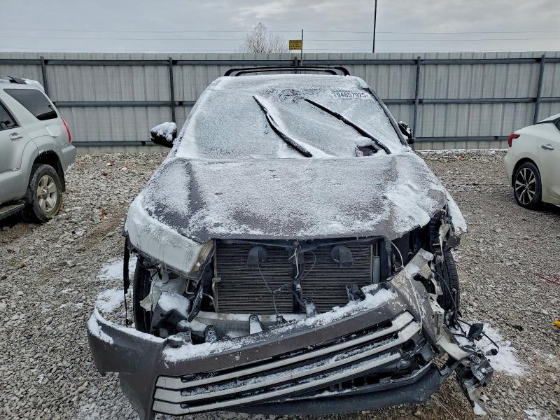 Photo 5 from auction – 2018 TOYOTA HIGHLANDER with VIN 5TDKZRFHXJS258508