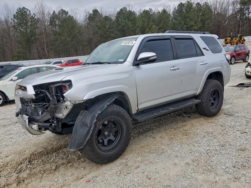 TOYOTA 4RUNNER SR 2020 with VIN JTEBU5JR8L5764009 - Photo from auction