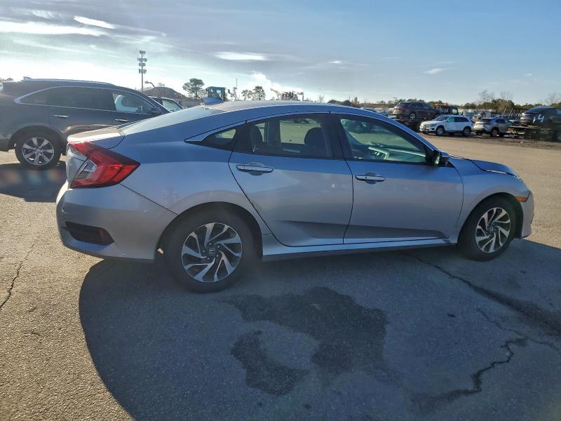 Photo 3 from auction – 2017 HONDA CIVIC EX with VIN 2HGFC2F72HH570267
