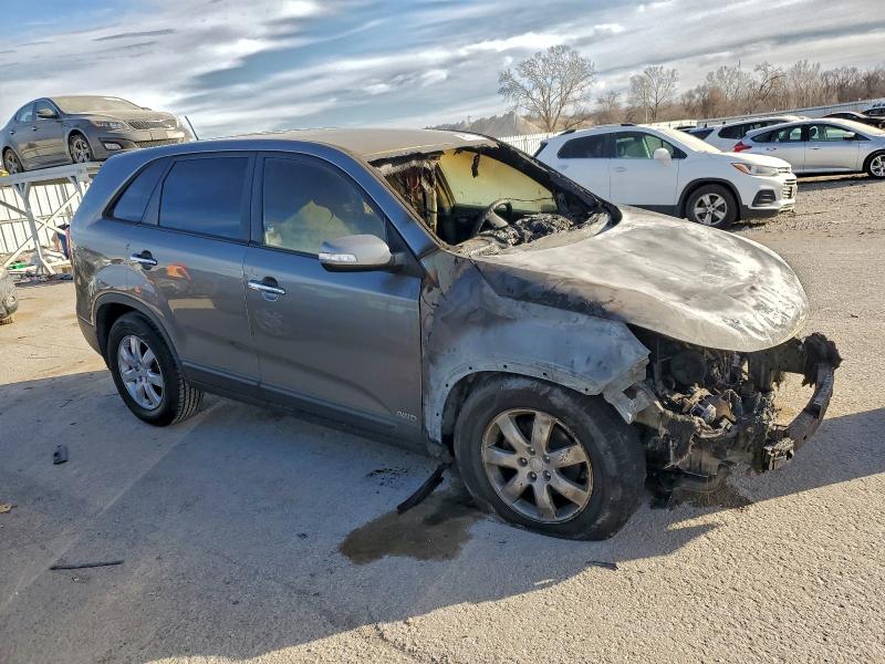 Photo 4 from auction – 2011 KIA SORENTO BA with VIN 5XYKTCA11BG088546