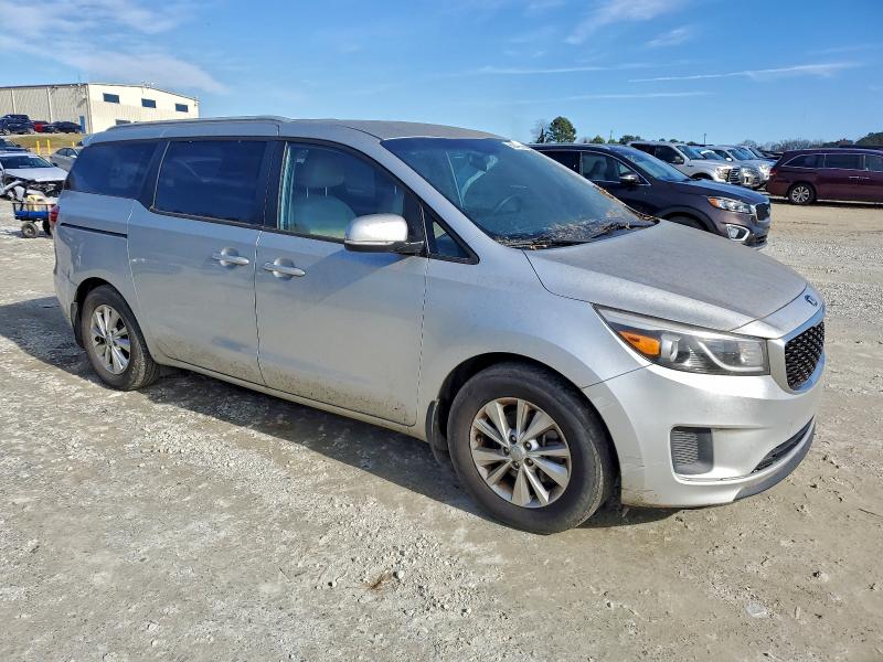 Photo 4 from auction – 2015 KIA SEDONA with VIN KNDMB5C19F6017687