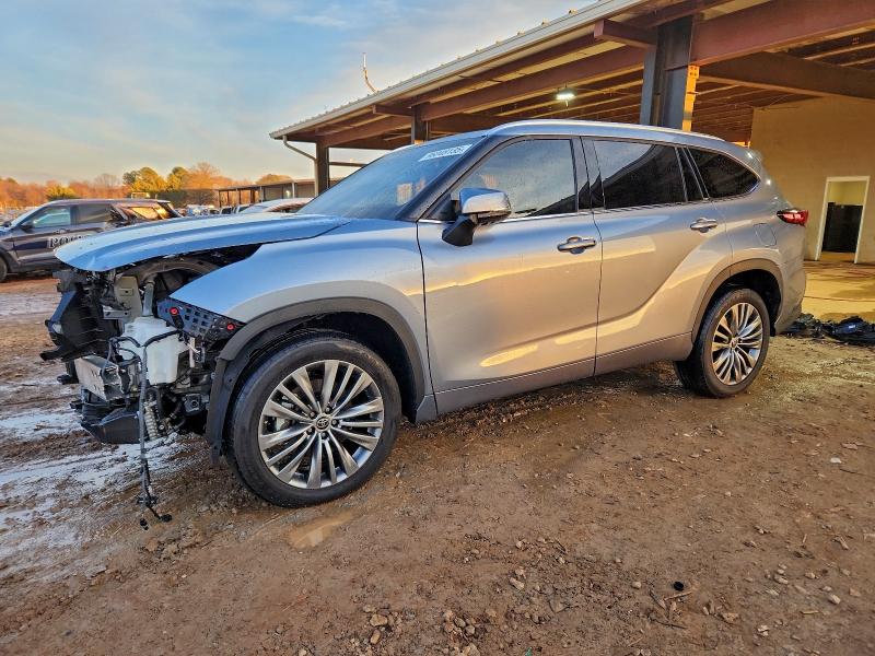 TOYOTA HIGHLANDER 2021 with VIN 5TDFZRAH6MS055841 - Photo from auction