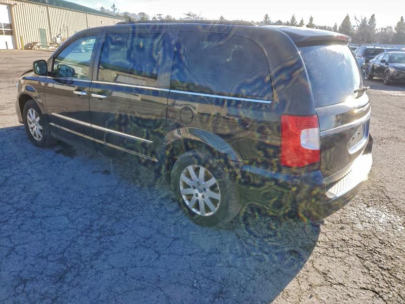 Photo 2 from auction – 2015 CHRYSLER TOWN & COU with VIN 2C4RC1BG4FR514950