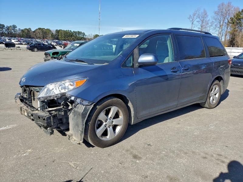 TOYOTA SIENNA LE 2015 with VIN 5TDKK3DC4FS618839 - Photo from auction