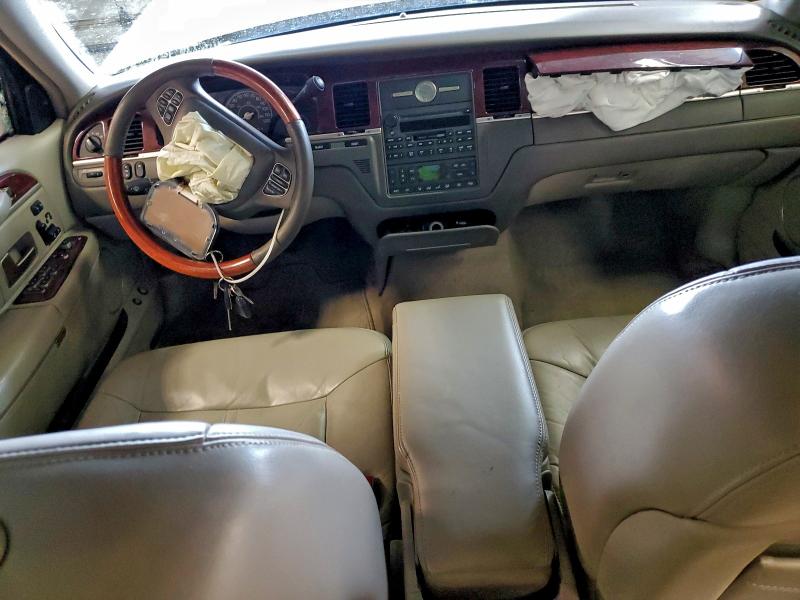 Photo 8 from auction – 2004 LINCOLN TOWN CAR U with VIN 1LNHM83W44Y652046