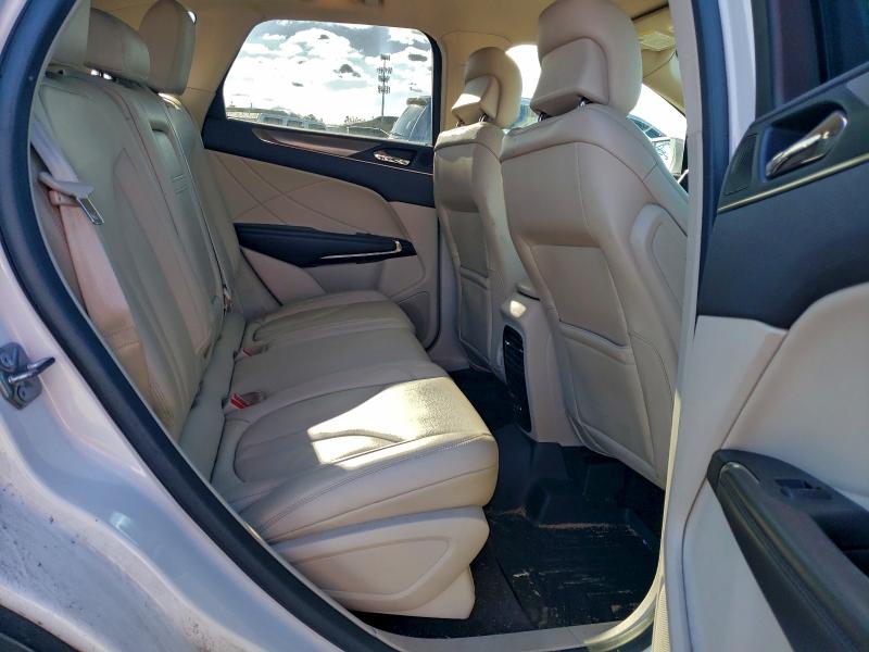 Photo 11 from auction – 2017 LINCOLN MKC PREMIE with VIN 5LMCJ1D95HUL54621
