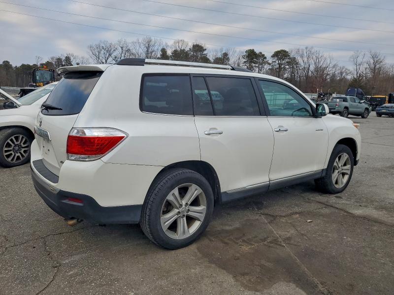 Photo 3 from auction – 2013 TOYOTA HIGHLANDER with VIN 5TDDK3EH2DS229813