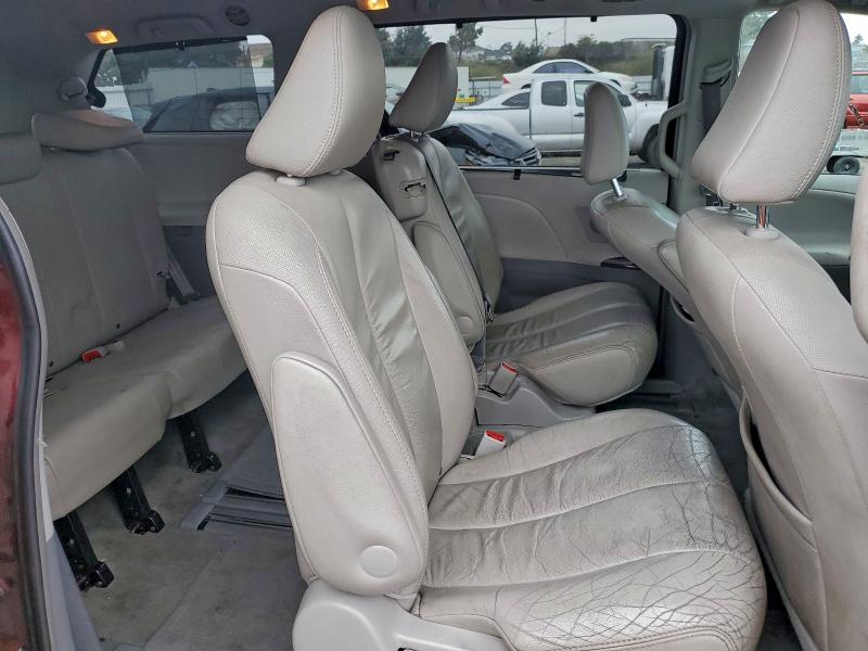 Photo 11 from auction – 2012 TOYOTA SIENNA XLE with VIN 5TDYK3DC0CS197935