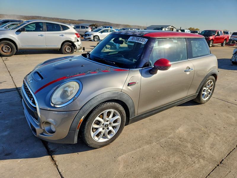 MINI COOPER S 2017 with VIN WMWXP7C30H2A46517 - Photo from auction