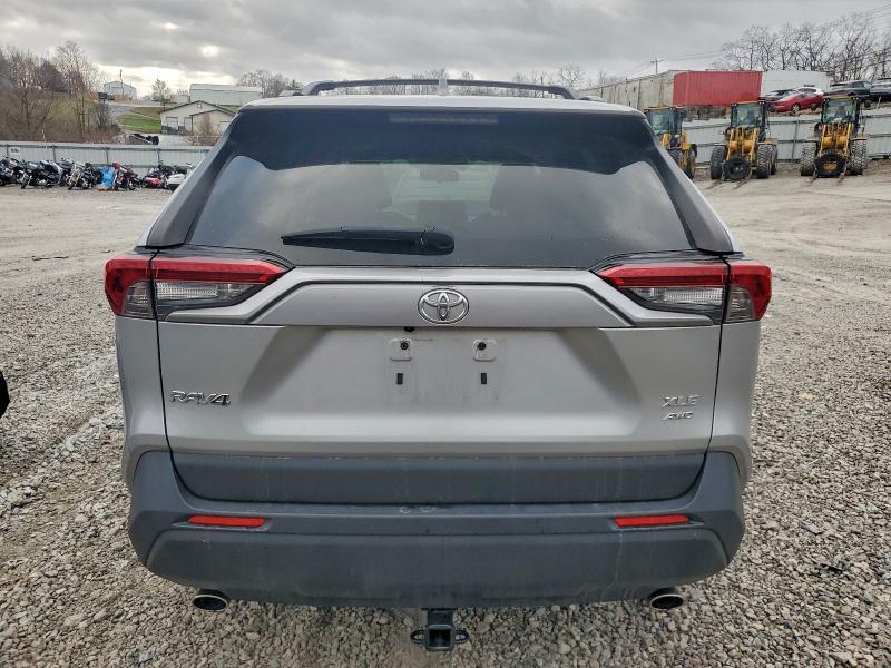 Photo 6 from auction – 2019 TOYOTA RAV4 XLE with VIN JTMP1RFV1KJ025327