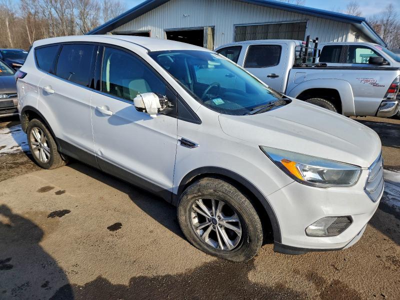 Photo 4 from auction – 2017 FORD ESCAPE SE with VIN 1FMCU9GD4HUD32666