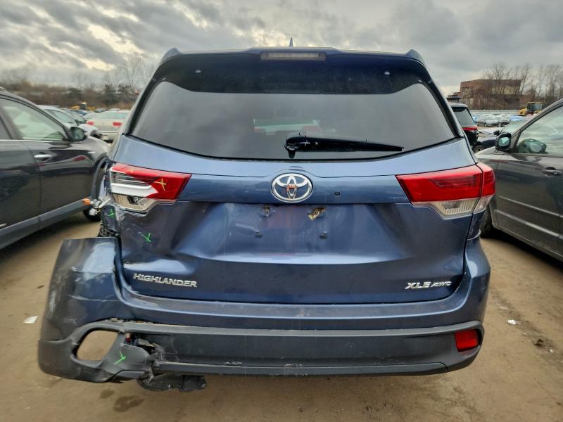 Foto 6 de la subasta – 2018 TOYOTA HIGHLANDER con VIN 5TDJZRFH0JS849653