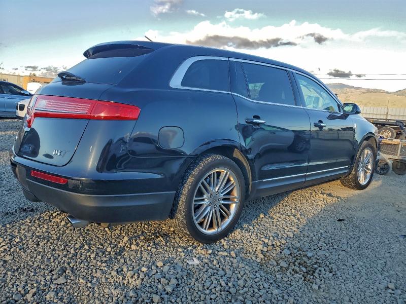Photo 3 from auction – 2018 LINCOLN MKT with VIN 2LMHJ5AT1JBL00619