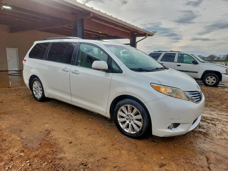 Photo 4 from auction – 2011 TOYOTA SIENNA XLE with VIN 5TDYK3DC1BS090634
