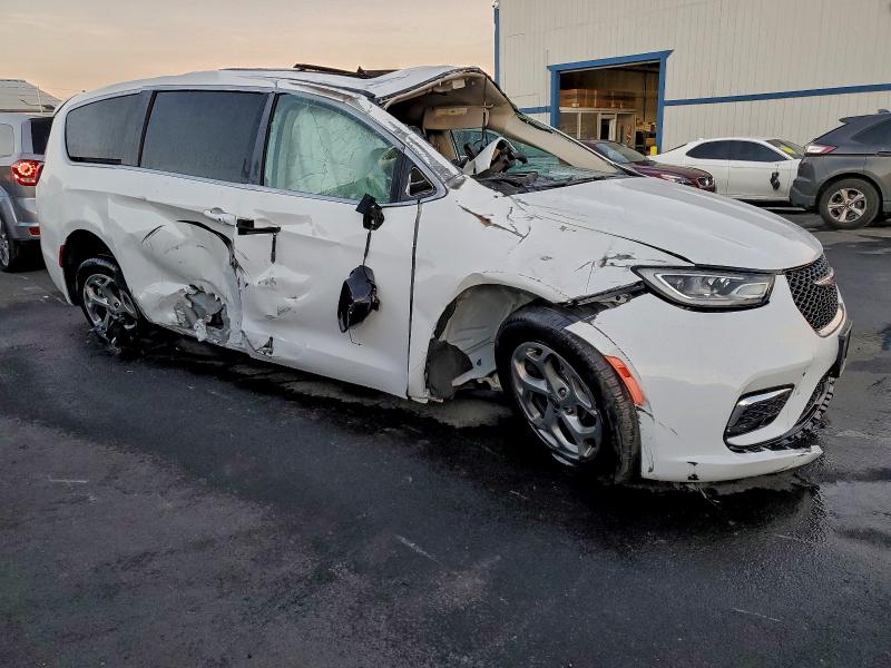 Photo 4 from auction – 2024 CHRYSLER PACIFICA with VIN 2C4RC1GG0RR142469