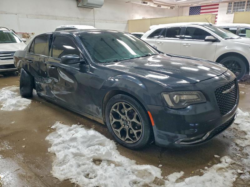 Photo 4 from auction – 2016 CHRYSLER 300 S with VIN 2C3CCAGG0GH152397