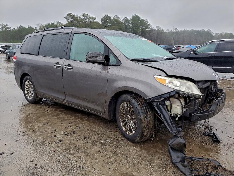 Photo 4 from auction – 2012 TOYOTA SIENNA XLE with VIN 5TDYK3DC4CS201159