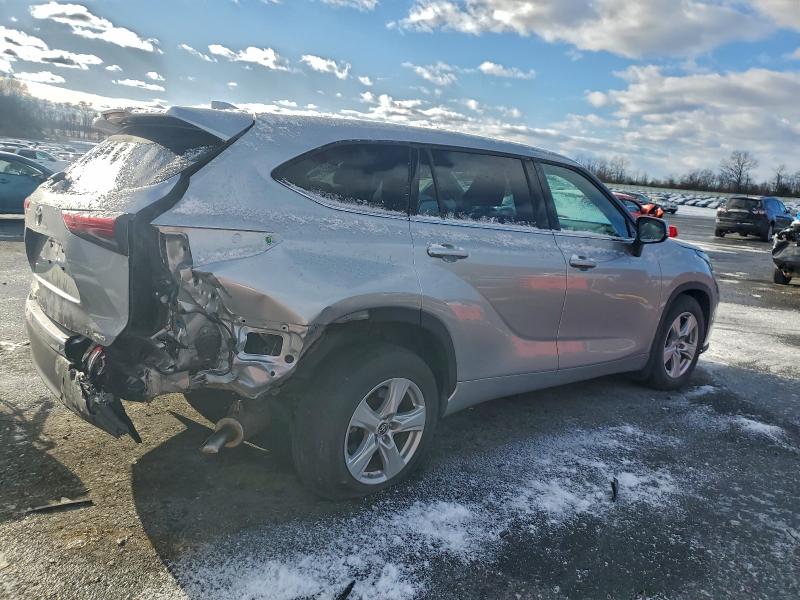 Photo 3 from auction – 2021 TOYOTA HIGHLANDER with VIN 5TDBZRBH4MS531646