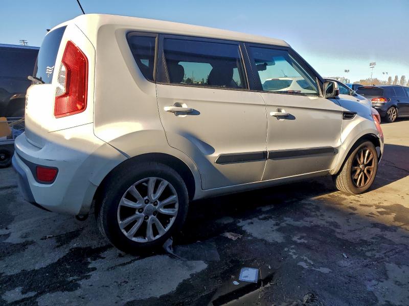 Photo 3 from auction – 2012 KIA SOUL with VIN KNDJT2A64C7412718