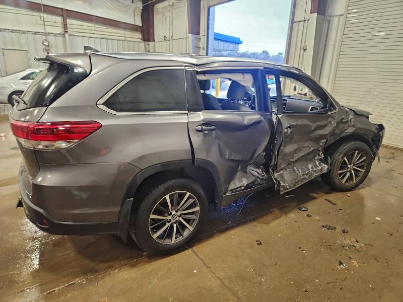Zdjęcie 3 z aukcji – 2017 TOYOTA HIGHLANDER z VIN 5TDJZRFH8HS465467