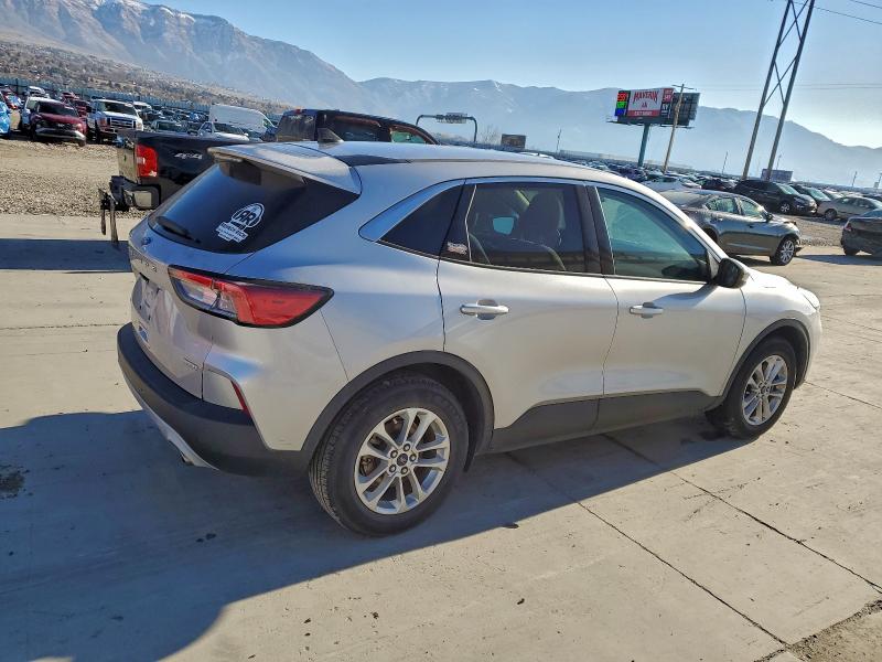 Photo 3 from auction – 2020 FORD ESCAPE SE with VIN 1FMCU0G66LUB84316