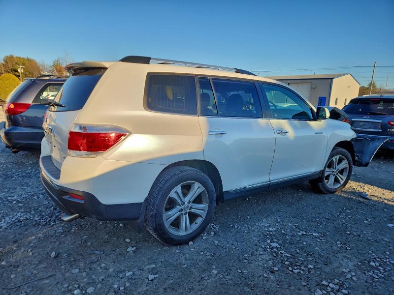 Photo 3 from auction – 2011 TOYOTA HIGHLANDER with VIN 5TDDK3EH6BS092050
