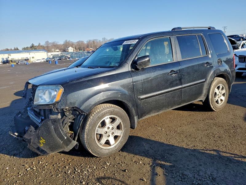HONDA PILOT TOUR 2011 with VIN 5FNYF4H98BB099523 - Photo from auction