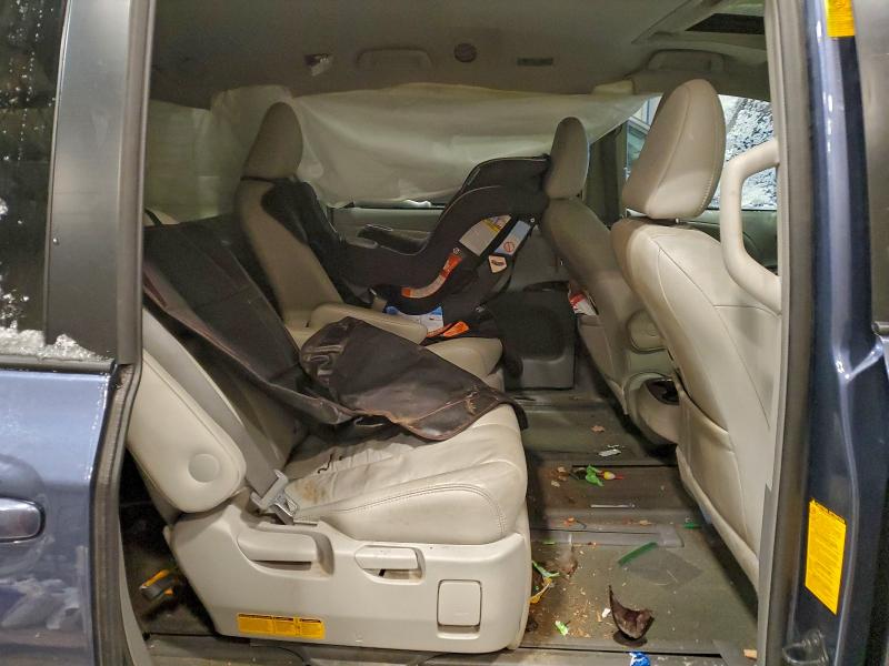 Photo 11 from auction – 2014 TOYOTA SIENNA XLE with VIN 5TDDK3DC5ES072527