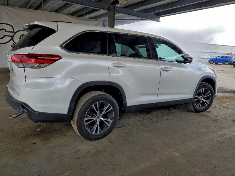 Photo 3 from auction – 2019 TOYOTA HIGHLANDER with VIN 5TDZZRFH5KS321644