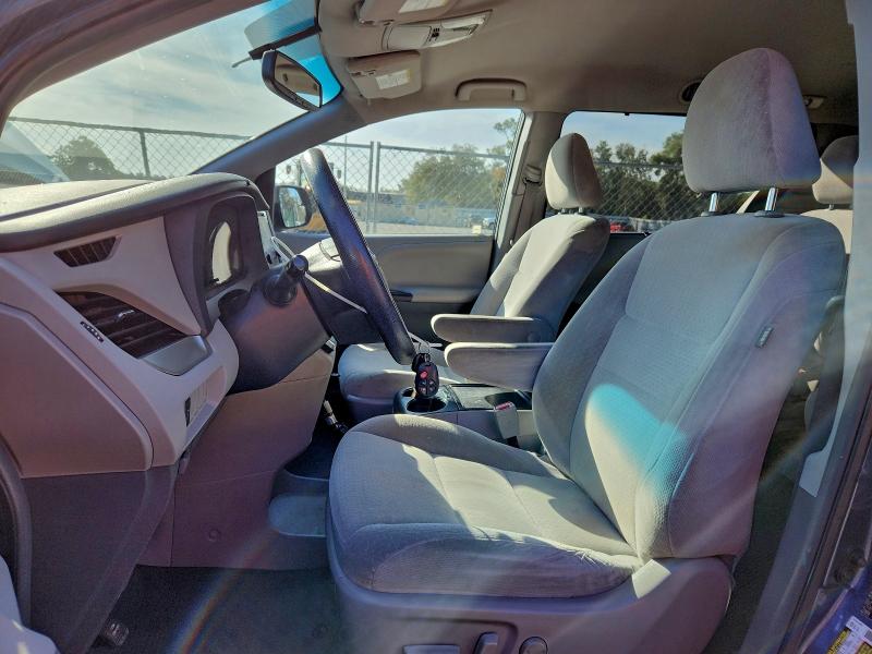 Photo 7 from auction – 2015 TOYOTA SIENNA LE with VIN 5TDKK3DCXFS666474