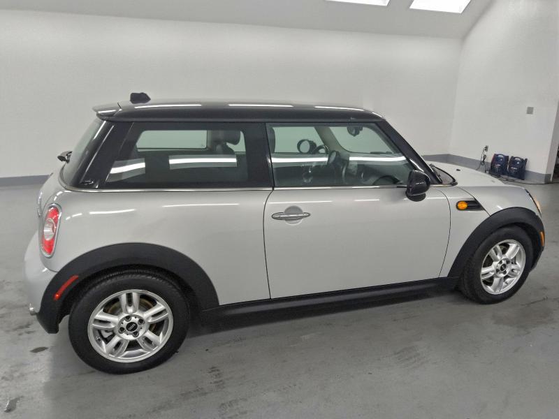 Photo 3 from auction – 2011 MINI COOPER with VIN WMWSU3C52BT092619