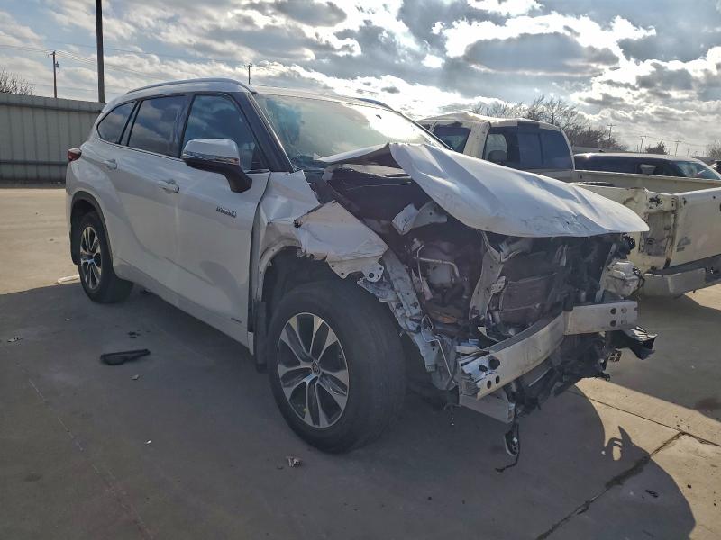 Photo 4 from auction – 2021 TOYOTA HIGHLANDER with VIN 5TDGBRCH5MS530305