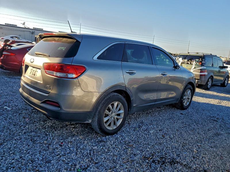 Photo 3 from auction – 2016 KIA SORENTO LX with VIN 5XYPG4A35GG082645