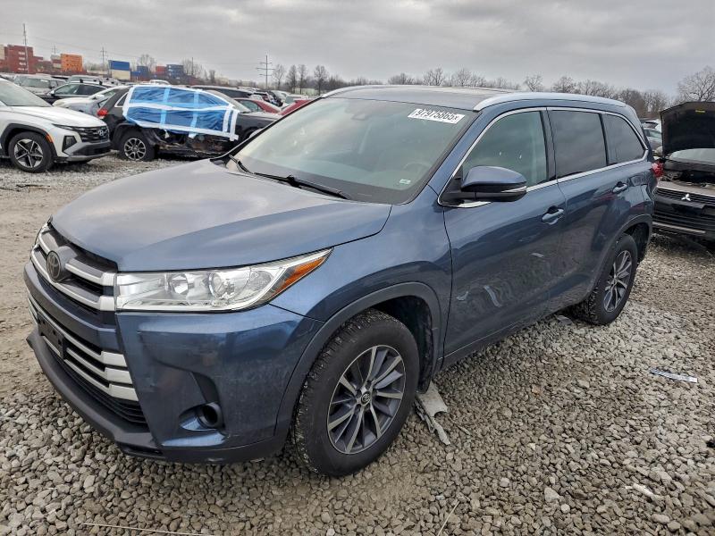 TOYOTA HIGHLANDER 2017 with VIN 5TDJZRFH0HS522230 - Photo from auction