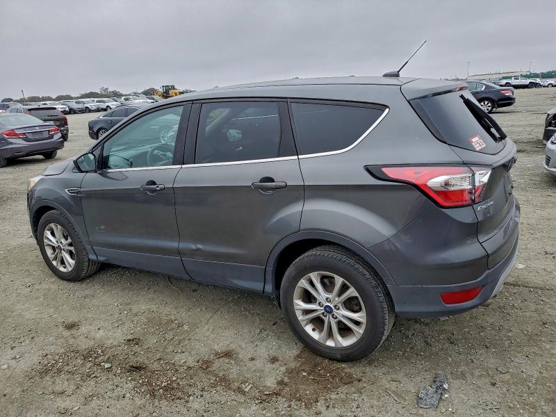 Photo 2 from auction – 2017 FORD ESCAPE SE with VIN 1FMCU0GD9HUC02555