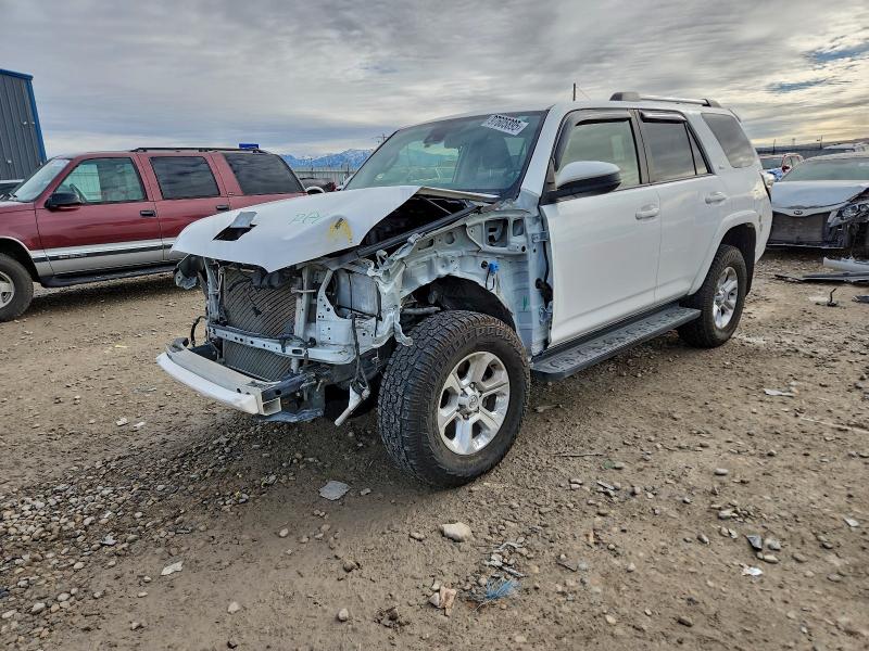 TOYOTA 4RUNNER SR 2022 with VIN JTEMU5JR9N6000823 - Photo from auction