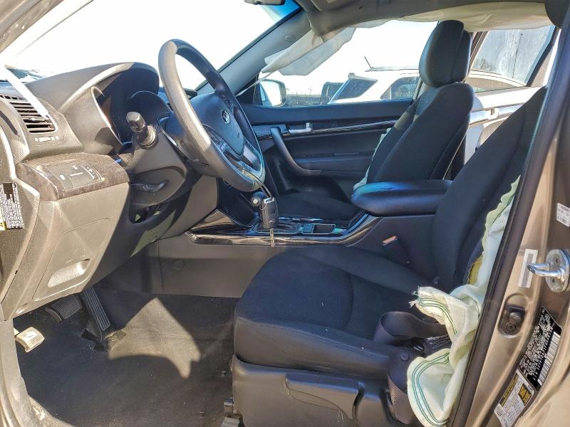 Photo 7 from auction – 2015 KIA SORENTO LX with VIN 5XYKTDA71FG646136