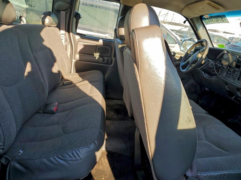 Photo 10 from auction – 2004 CHEVROLET SILVERADO with VIN 1GCEC19V94E371359