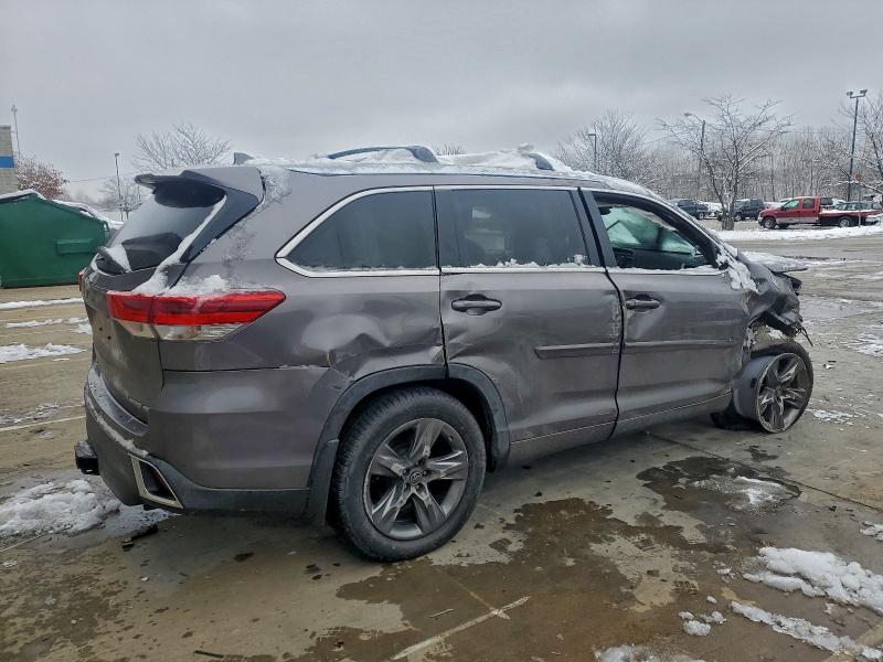 Photo 3 from auction – 2018 TOYOTA HIGHLANDER with VIN 5TDDZRFH3JS819673