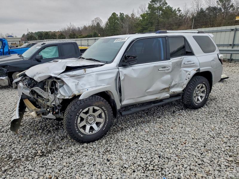 TOYOTA 4RUNNER SR 2016 مع رقم تعريف المركبة JTEBU5JR6G5405246 - صورة من المزاد
