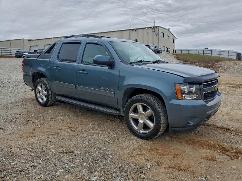 Photo 4 from auction – 2011 CHEVROLET AVALANCHE with VIN 3GNTKFE30BG333544