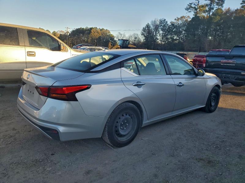 Photo 3 from auction – 2019 NISSAN ALTIMA with VIN 1N4BL4BVXKC206773