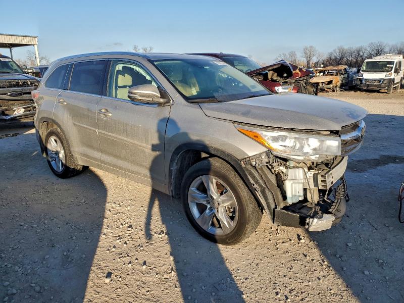 Photo 4 from auction – 2015 TOYOTA HIGHLANDER with VIN 5TDDKRFH6FS074896