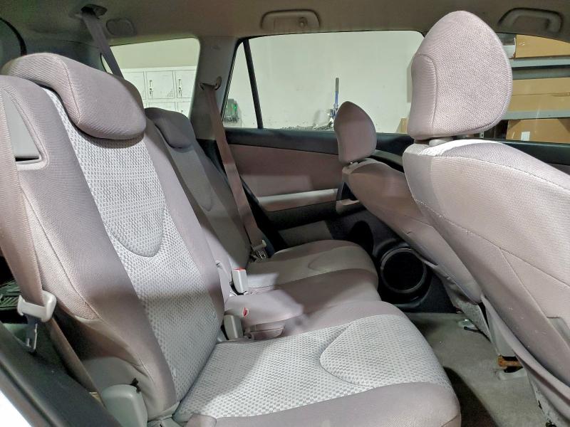 Photo 11 from auction – 2006 TOYOTA RAV4 with VIN JTMBD33V366021081