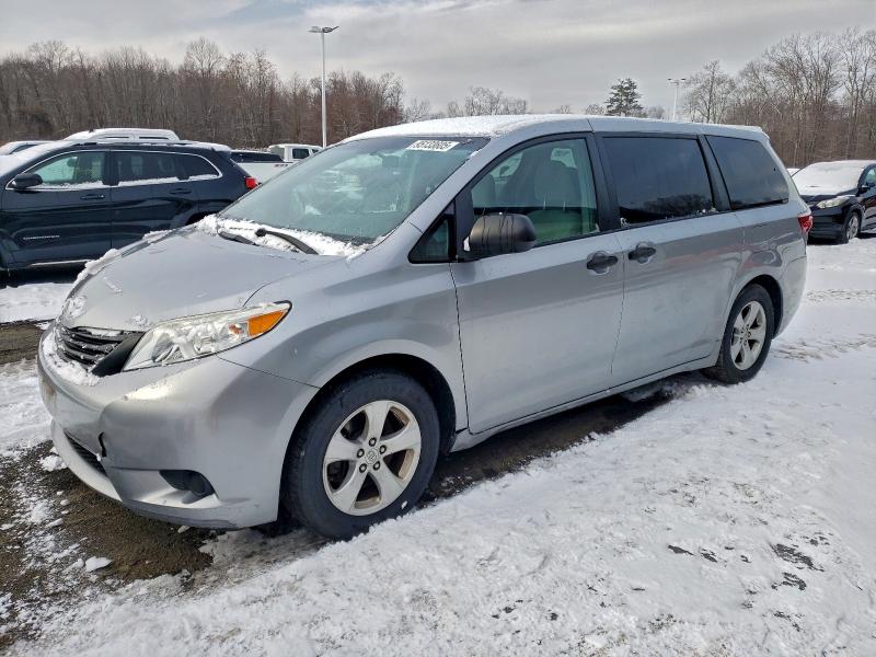 TOYOTA SIENNA 2017 مع رقم تعريف المركبة 5TDZZ3DC1HS780988 - صورة من المزاد